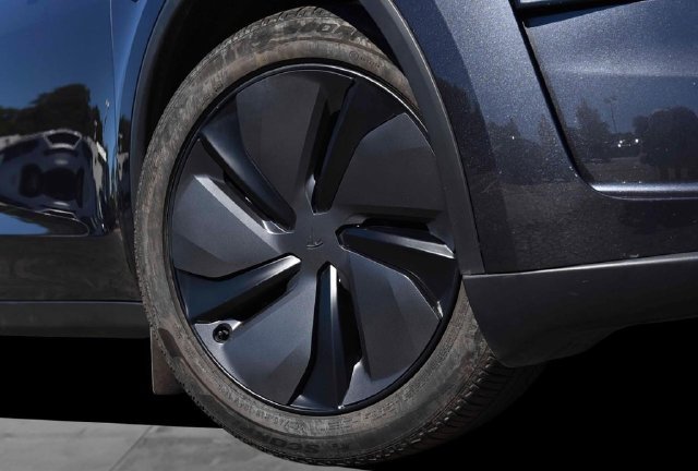 Used 2026 Tesla Model Y Long Range AWD/4WD image 3