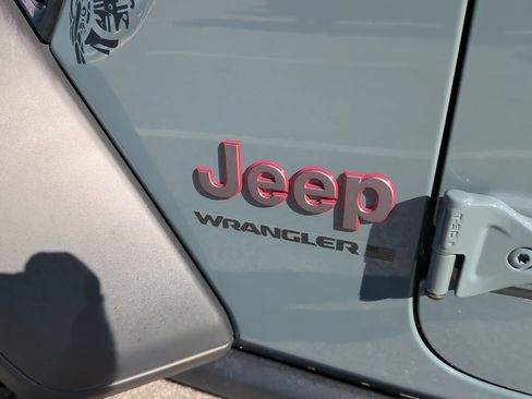 Used 2025 Jeep Wrangler Unlimited Rubicon AWD/4WD image 23