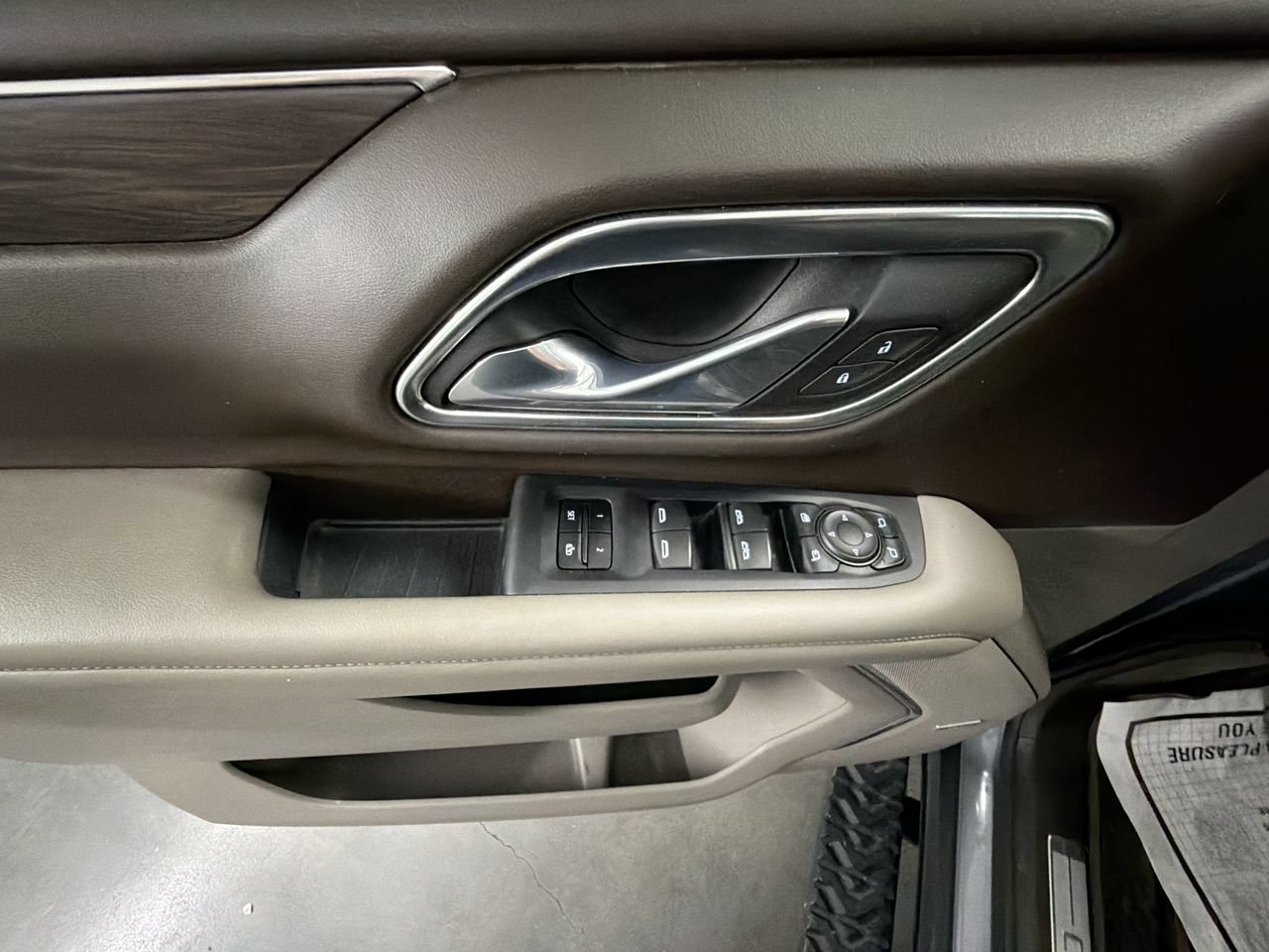 Used 2021 Chevrolet Tahoe Z71 w/ Z71 Signature Package AWD/4WD image 23