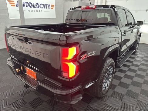 Used 2025 Chevrolet Colorado Z71 w/ Technology Package AWD/4WD image 9