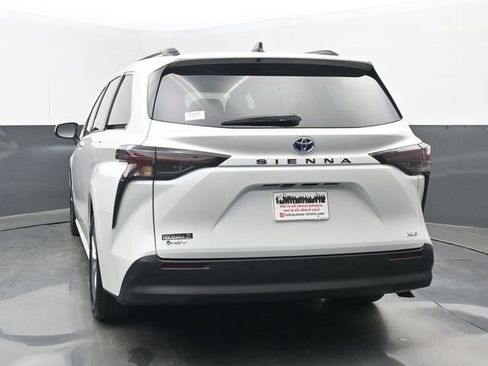 Used 2025 Toyota Sienna XLE w/ XLE Plus Package image 20