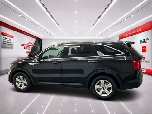 Used 2023 Kia Sorento LX FWD image 4