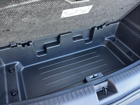 Used 2026 GMC Acadia Elevation image 12