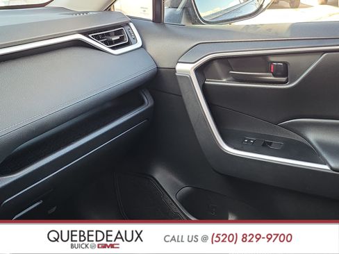 Used 2021 Toyota RAV4 LE AWD/4WD image 21