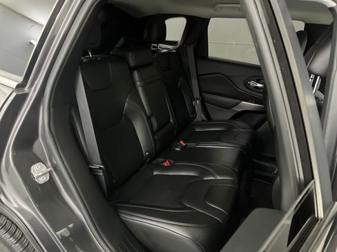 Used 2019 Jeep Cherokee Latitude Plus image 21