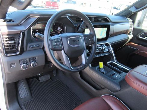 Used 2025 GMC Sierra 2500 Denali Ultimate image 17