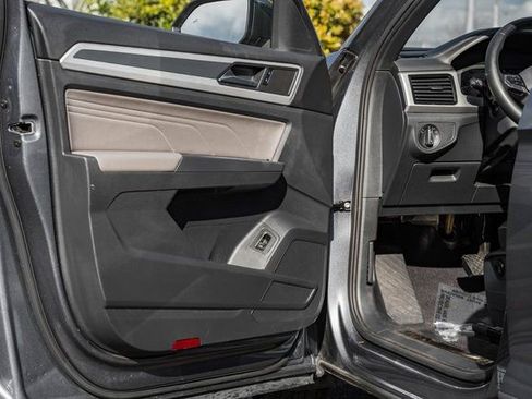 Used 2021 Volkswagen Atlas Cross Sport SEL image 41