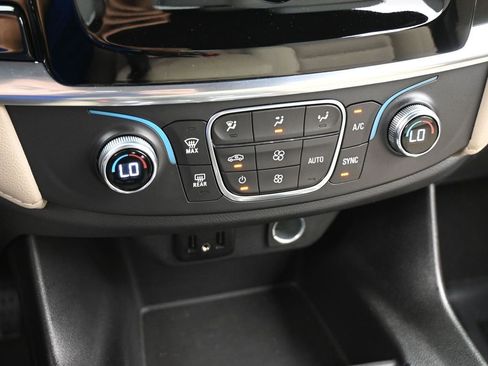 Used 2022 Chevrolet Traverse LS image 22