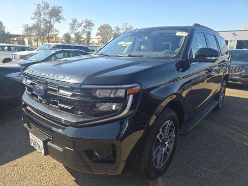 Used 2025 Ford Expedition Active image 2