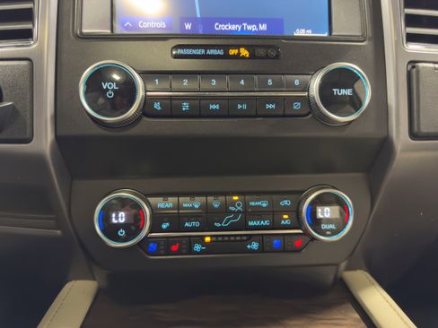 Used 2020 Ford Expedition Platinum image 8