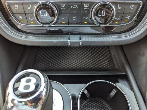 Used 2018 Bentley Bentayga Onyx Edition AWD/4WD image 24