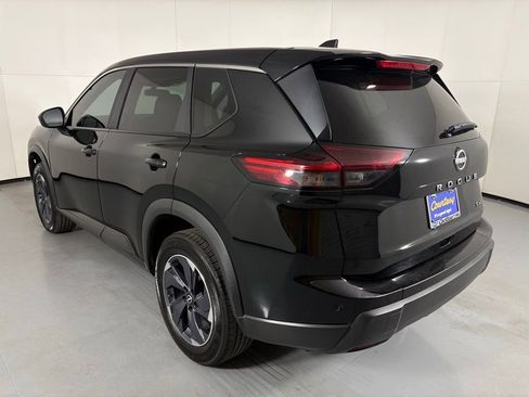 Used 2024 Nissan Rogue SV image 6