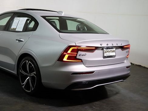 Used 2024 Volvo S60 B5 Core image 11