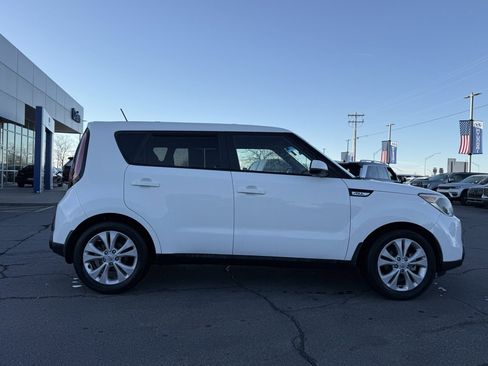Used 2015 Kia Soul + image 9