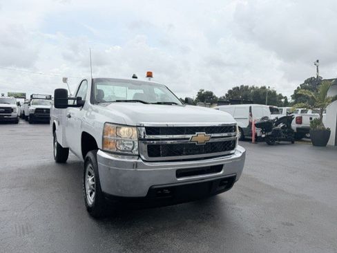 Used 2013 Chevrolet Silverado 3500 W/T RWD image 3