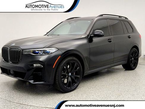 Used 2022 BMW X7 M50i image 1