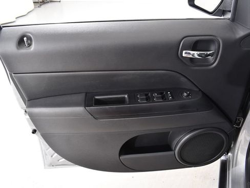 Used 2015 Jeep Patriot Latitude AWD/4WD image 26