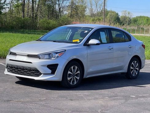 Used 2023 Kia Rio S w/ Technology Package FWD image 3