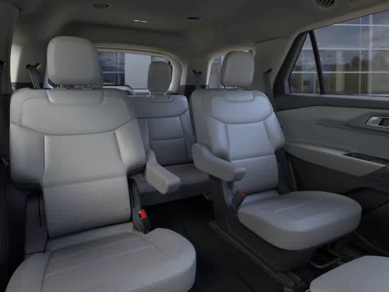 Used 2025 Ford Explorer Active w/ Active Comfort Package RWD image 11