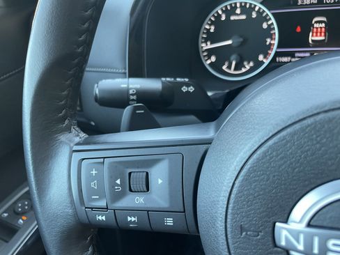 Used 2024 Nissan Pathfinder SV w/ Lighting Package (N92) image 30