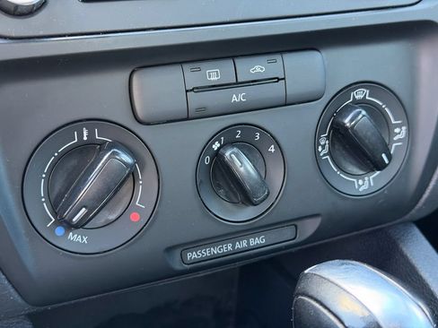Used 2014 Volkswagen Jetta SE FWD image 19