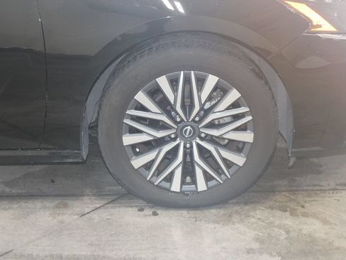 Used 2024 Nissan Altima 2.5 SV FWD image 46
