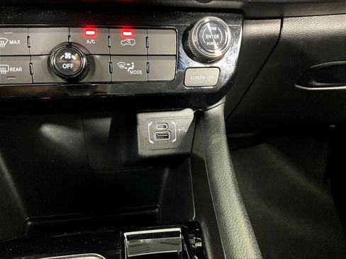 Used 2024 Jeep Compass Latitude AWD/4WD image 16