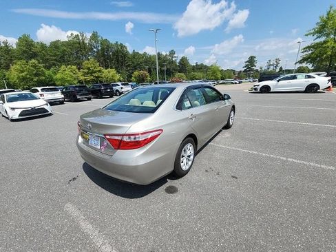 Used 2015 Toyota Camry LE FWD image 14
