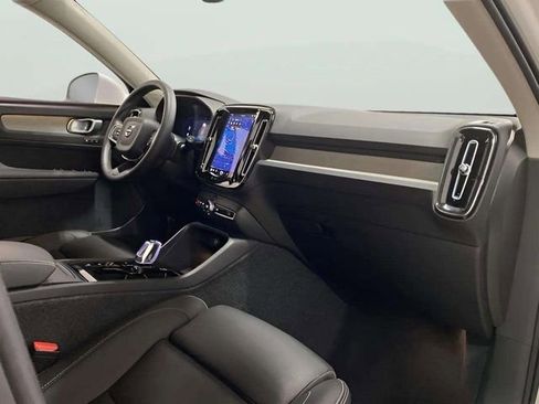Used 2025 Volvo XC40 B5 Plus image 69