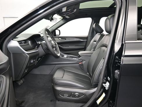 New 2026 Jeep Grand Cherokee Limited w/ Limited Altitude Package RWD image 12