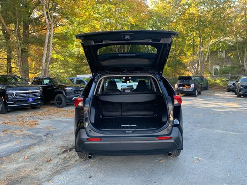 Used 2022 Toyota RAV4 LE image 43