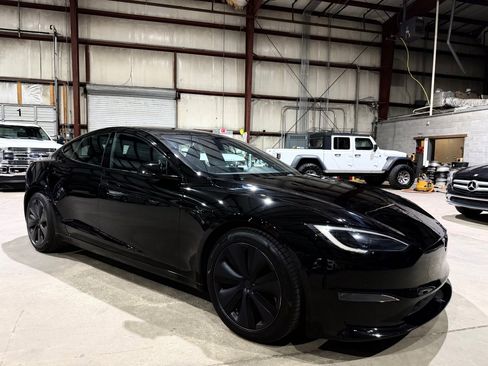 Used 2022 Tesla Model S Plaid AWD/4WD image 3