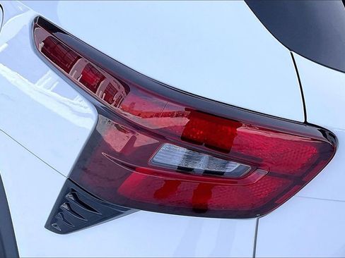 Used 2025 Chevrolet Trax ACTIV w/ Sunroof Package image 29