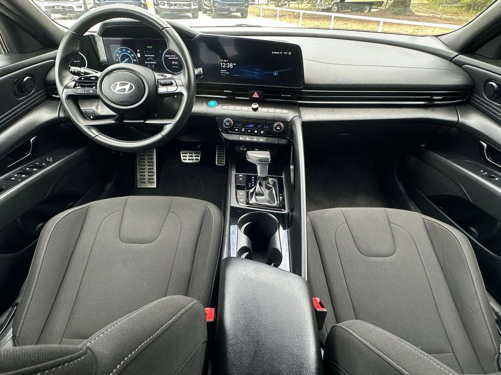 Used 2025 Hyundai Elantra SEL FWD image 9