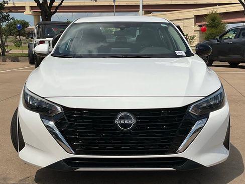Used 2025 Nissan Sentra SV FWD image 2
