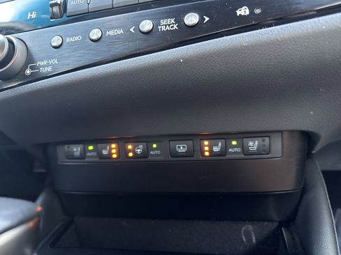 Used 2023 Lexus ES 300h Ultra Luxury image 22