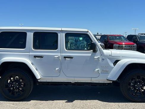 Used 2024 Jeep Wrangler Unlimited Sahara AWD/4WD image 2
