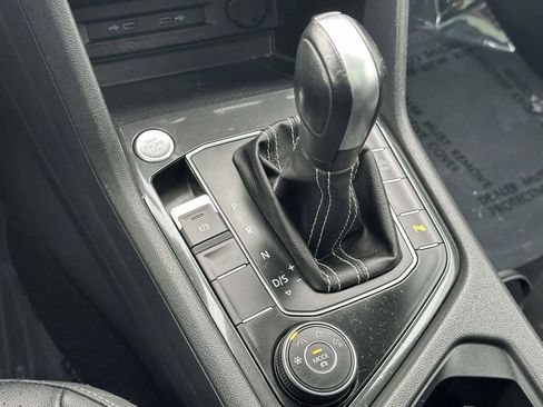 Certified 2021 Volkswagen Tiguan SE R-Line image 32