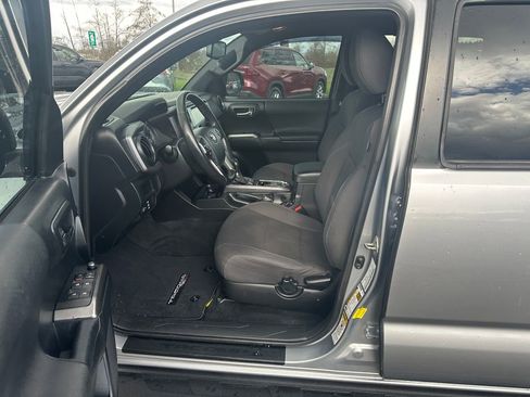 Used 2016 Toyota Tacoma TRD Sport w/ Premium & Technology Package image 13