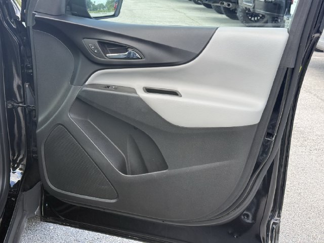 Used 2023 Chevrolet Equinox LS w/ Driver Confidence II Package FWD image 26