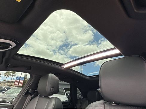 Used 2024 Porsche Macan w/ Premium Plus Package AWD/4WD image 7