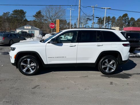 Used 2025 Jeep Grand Cherokee Limited image 5