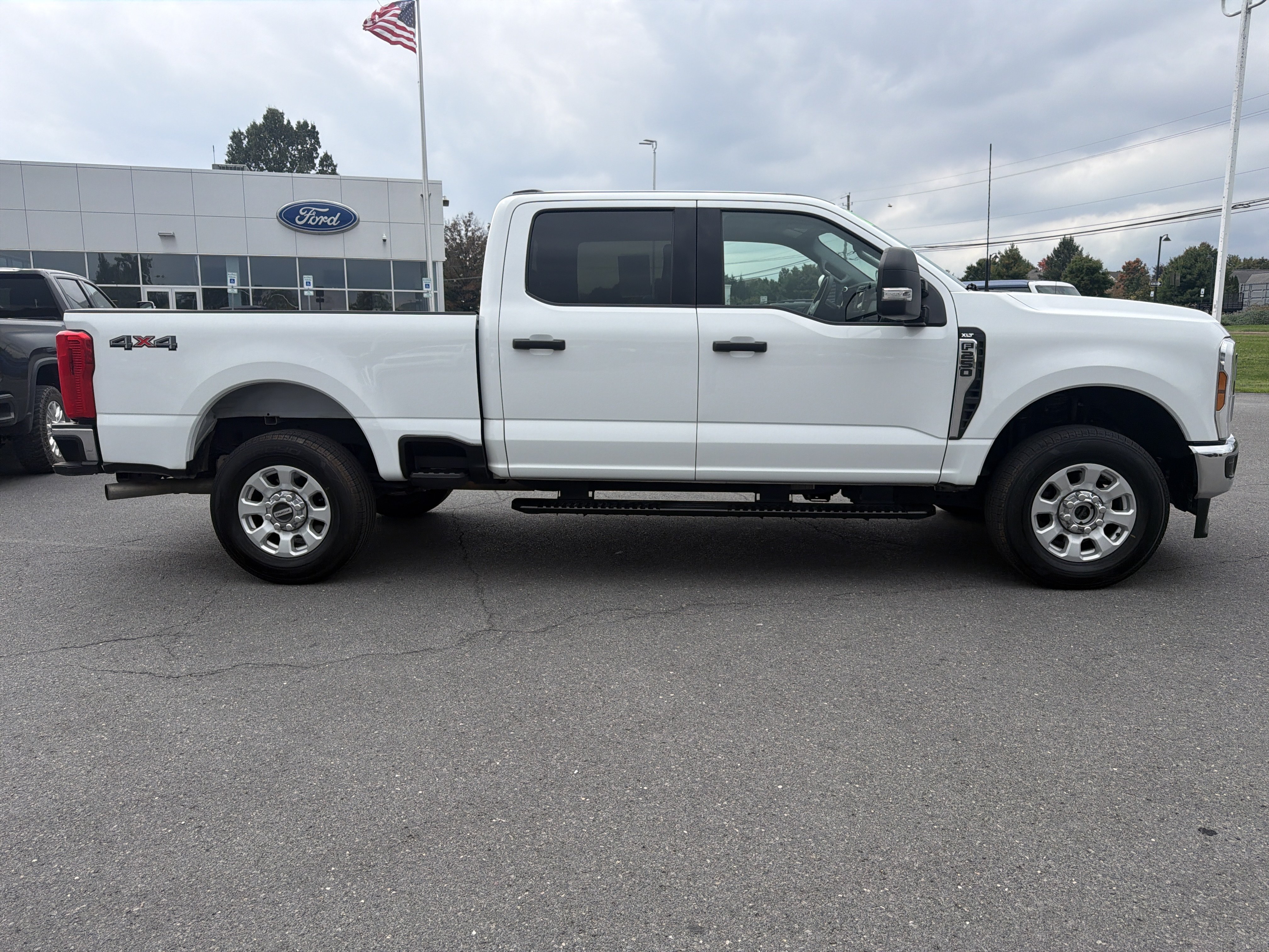 Used 2024 Ford F250 XLT AWD/4WD image 2