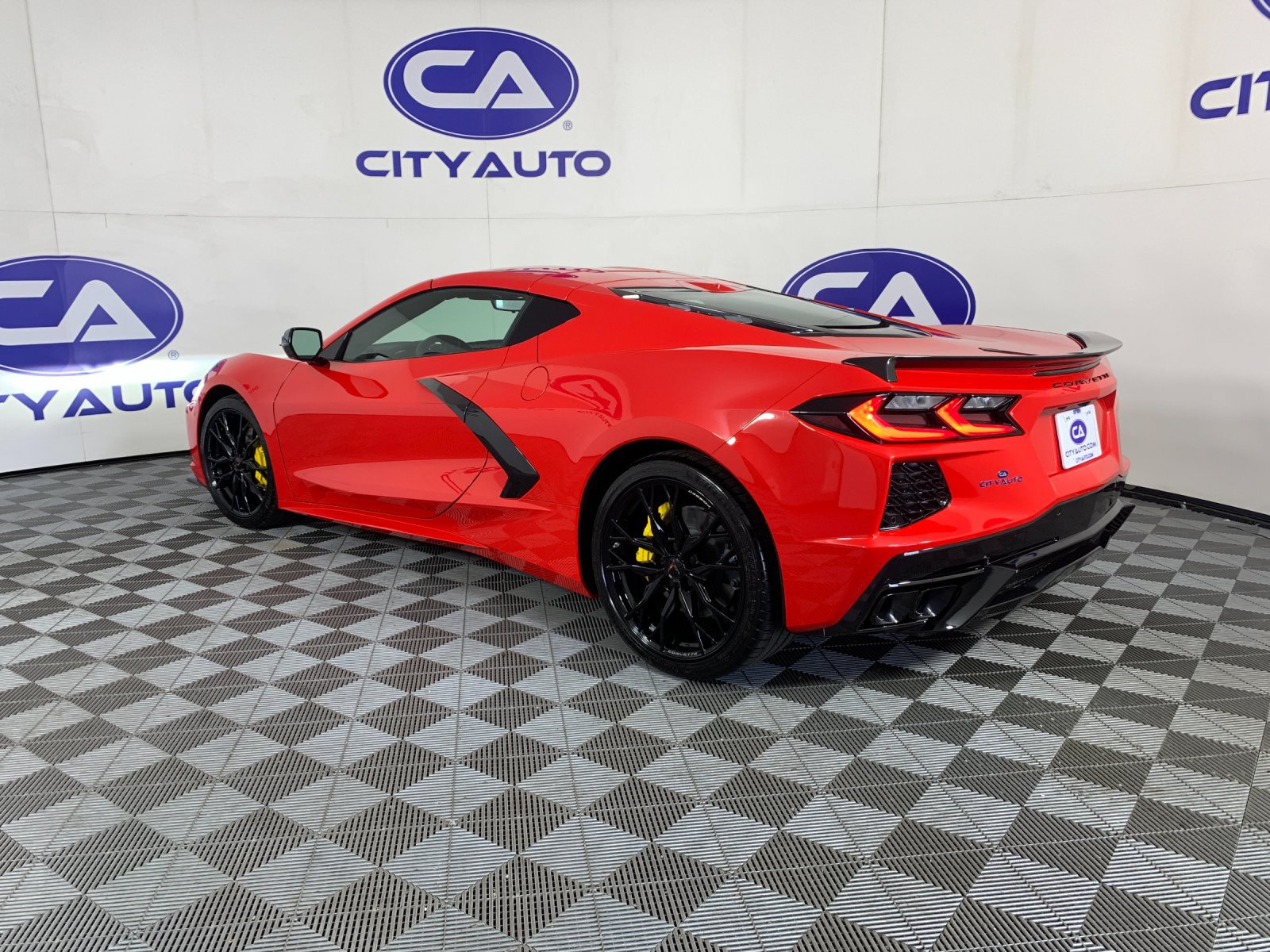 Used 2025 Chevrolet Corvette Stingray Coupe w/ 1LT RWD image 5