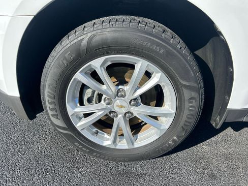 Used 2017 Chevrolet Equinox LT image 9