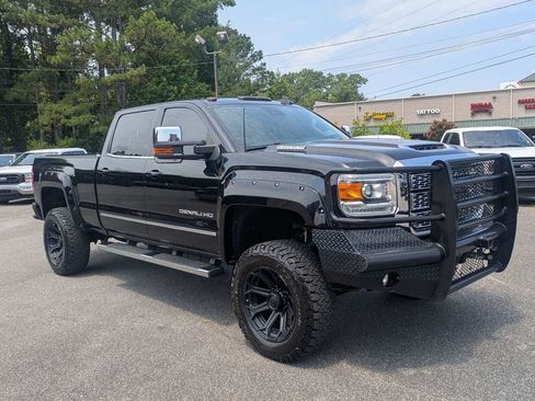 Used 2018 GMC Sierra 2500 Denali w/ Duramax Plus Package AWD/4WD image 2