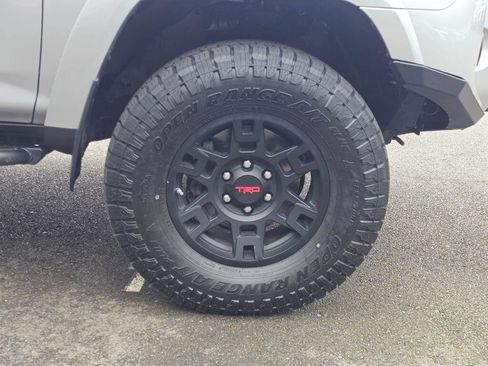 Used 2020 Toyota 4Runner TRD Off-Road Premium AWD/4WD image 9