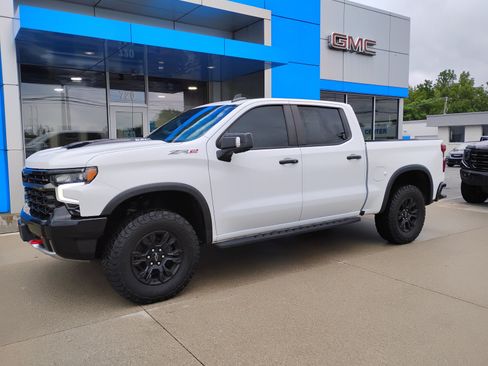 Used 2022 Chevrolet Silverado 1500 ZR2 w/ Technology Package AWD/4WD image 13