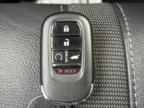 Used 2025 Honda Pilot Touring image 31