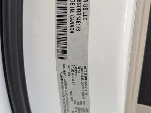 Used 2024 Chrysler Pacifica Touring-L FWD image 32